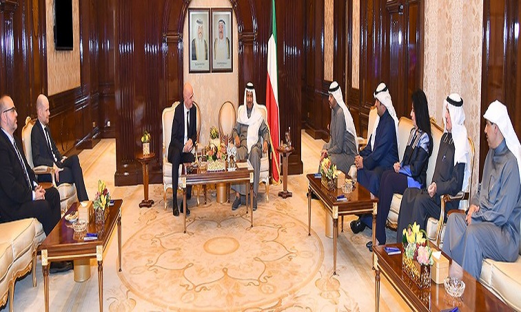 رئيس الوزراء يستقبل رئيس الفيفا