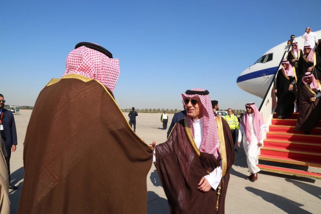 #عاجل بالصور… وصول #وزير_الخارجية_السعودي عادل الجبير إلى #الكويت #خليجنا_واحد