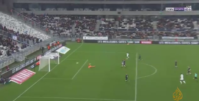 بالفيديو | لاعب يسجل هدفًا خياليًا على طريقة #مارادونا في #الدوري_الفرنسي