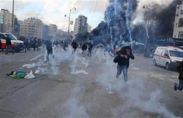 إصابة 44 فلسطينيا في مواجهات مع الاحتلال بالضفة الغربية