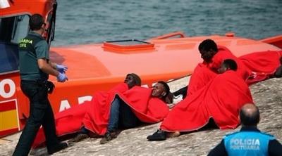 إسبانيا: انقاذ 20 مهاجراً بمضيق جبل طارق