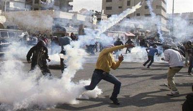 اشتباكات بين متظاهرين وقوات الاحتلال في عدة مدن فلسطينية