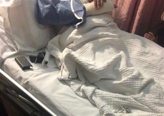 شابان يعتديان بالضرب على مواطن في أبوحليفة