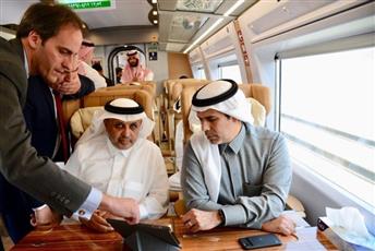 وزير النقل السعودي يستقل #قطار_الحرمين في أول رحلة كاملة