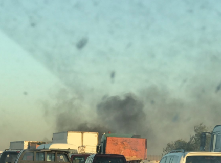 اندلاع النيران في مركبة على الدائري السادس