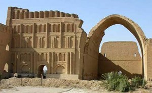 شاهد إيوان كسرى الذي تصدع ليلة مولد النبي صلوات الله وسلامه عليه