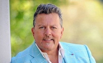 ترك 3 آلاف دولار “بقشيش” وفاتورته لم تتعدَّ الـ40 دولاراً.. الرسالة التي تركها هذا الرجل في المطعم أبكت العاملين!