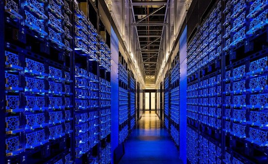 أداة للترجمة الفورية إلى عدة لغات بوقت واحد