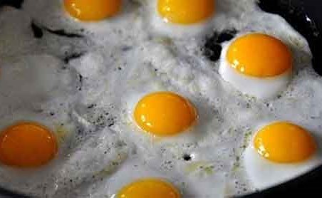 ماذا يحدث لجسمك عندما تأكل البيض؟