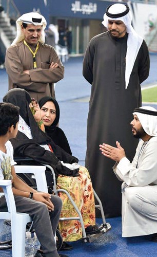 مشجعة المنتخب الاماراتي «أم علي» تغادر الكويت بسبب حادث سير لحفيدتها