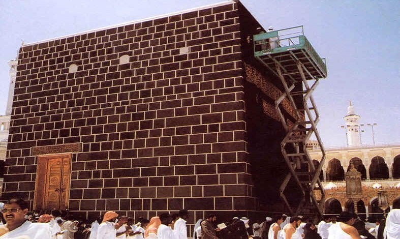 صورة نادرة تسلب العقول لـ #الكعبة_المشرفة من دون كسوتها..