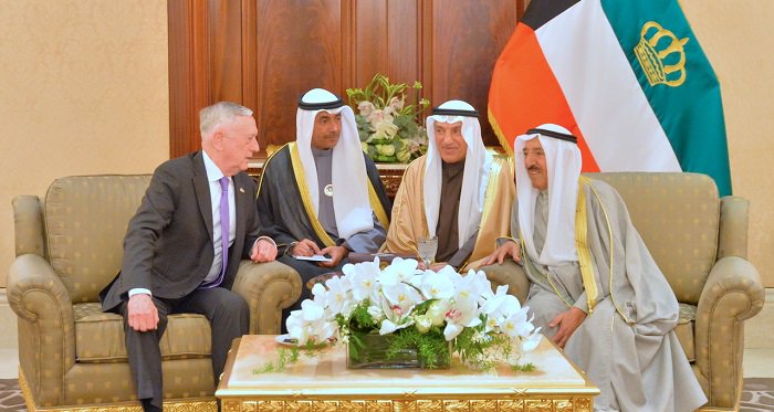 سمو الأمير يستقبل وزير الدفاع الأمريكي
