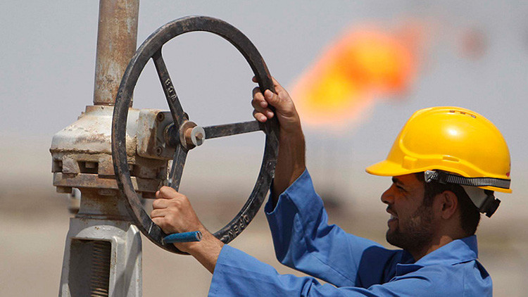 مواطن وخليجي يعطلان إنتاج النفط