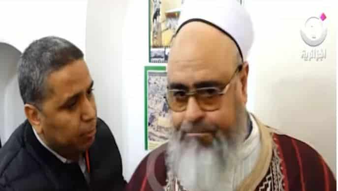 شاهد: داعية جزائري يهاجم باحثين اعتبروا القرآن الكريم “تراثاً” وينسحب من ندوة حوارية
