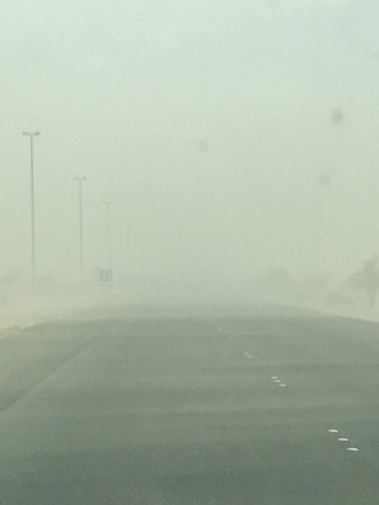 شاهد…الغبار يعوق الرؤية الأفقية على خط #السالمي