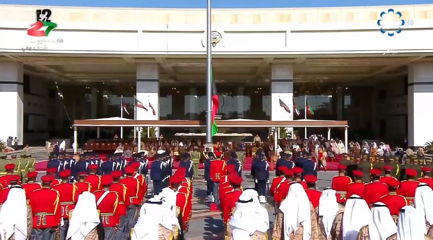 بالفيديو… شاهد مراسم رفع العلم بحضور سمو الأمير في #قصر_بيان
