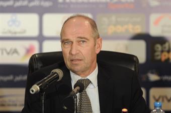مدرب عمان: فخور بأداء اللاعبين
