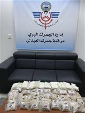 رجال جمارك «العبدلي» يحبطون محاولة إدخال 132 ألف حبة كبتاغون بحوزة وافد