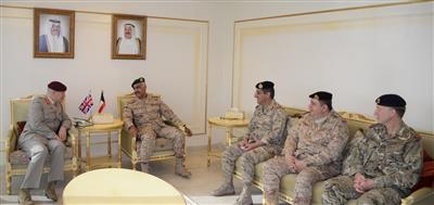 «رئيس الأركان» يبحث مع مسؤول عسكري بريطاني سبل التعاون العسكري المشترك