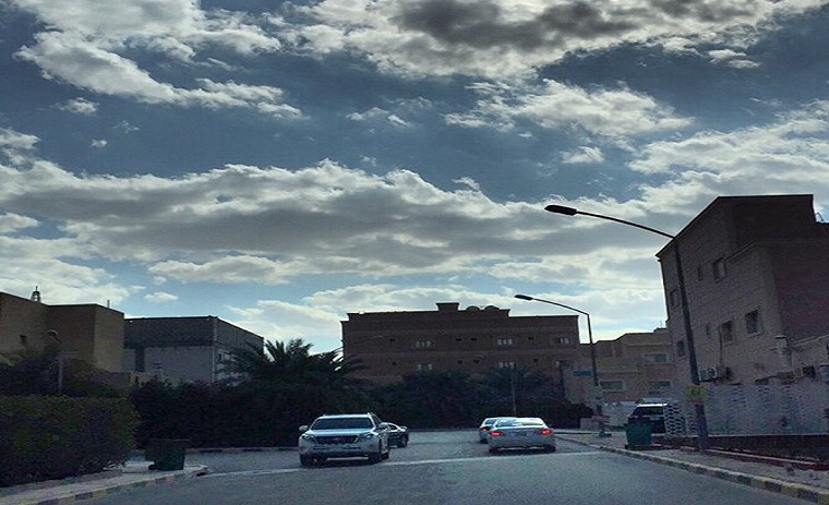 شاهد…الغيوم تزين سماء #الكويت