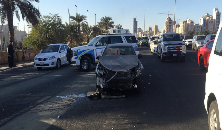 #غير_اتجاهك…حادث على طريق #الفحيحيل مقابل نادي #القادسية