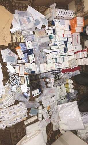عامل نظافة بنغالي يمارس الطب بأدوية مستشفى الجهراء