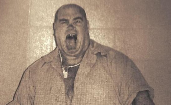 قصة السفاح الذي قدم لحوم ضحاياه لضيوفه في حفلات الشواء