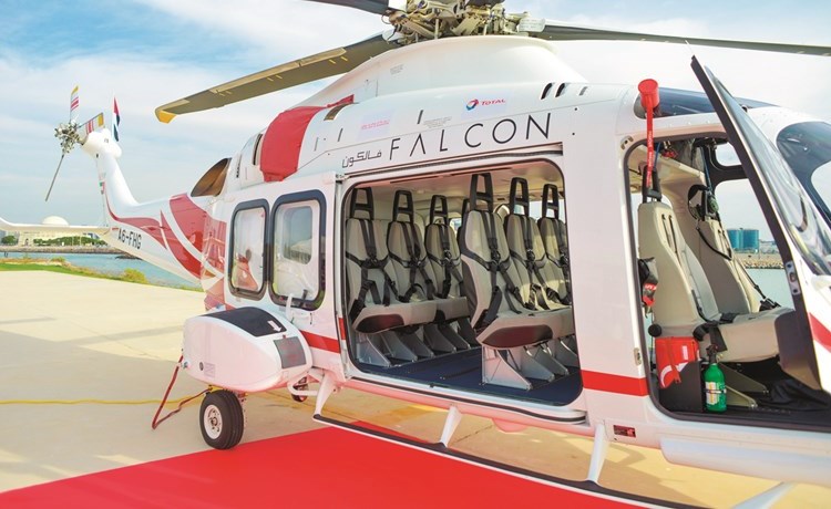 «فالكون» تزود «النفط» بـ 3 طائرات هيليكوبتر