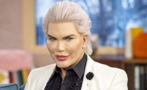 بالصور.. نتيجة مقززة لرجل اجرى 60 عملية تجميل ليصل لهذا الشكل