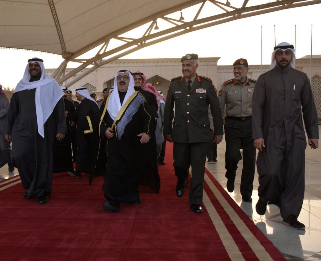 وزير الدفاع الكويتي يتوجه إلى #قطر