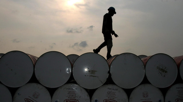 الخام الأمريكي يقفز لأعلى مستوى منذ 2014