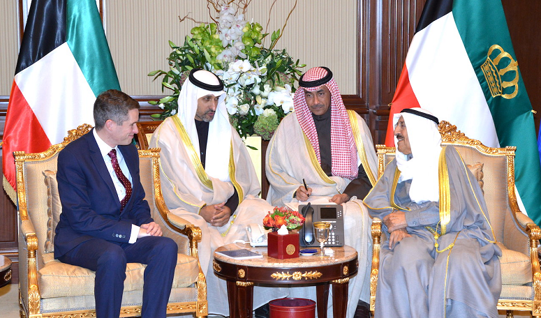 سمو الأمير يستقبل وزير الدفاع البريطاني