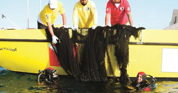 رفع 5 أطنان مخلفات من ساحل البدع