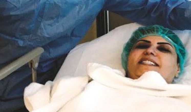 فجر السعيد تجري عملية جراحية في الظهر