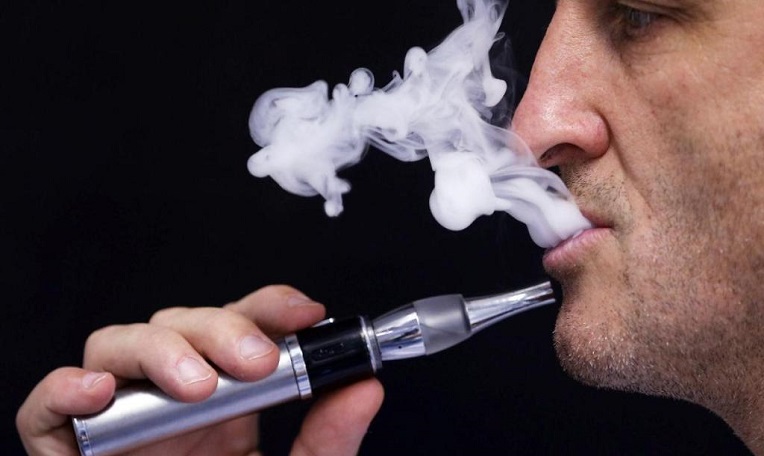تحذير طبي: السجائر الإلكترونية تدمر المناعة خاصة هذه النكهات؟