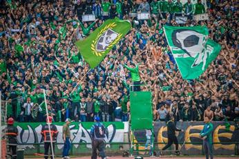 «اتحاد القدم المغربي» يفرض عقوبات على الرجاء البيضاوي بسبب مشجعيه