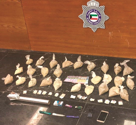 سيلانيان من حولي إلى «المكافحة» بـ 42 كيس هيروين