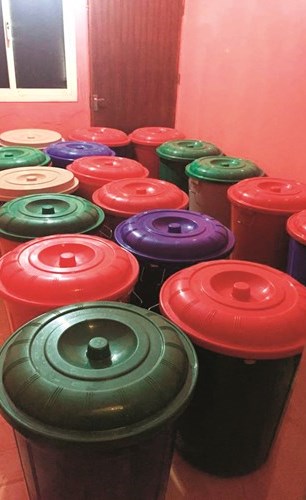 مصادرة 60 برميل خمر محلي وتوقيف نيبالية ومواطنها في خيطان