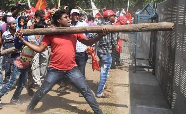 جريمة اغتصاب مروّعة لطفلة تهزّ مقاطعة هندية.. والسكان ينتقمون من مرتكبَيها بهذه الطريقة