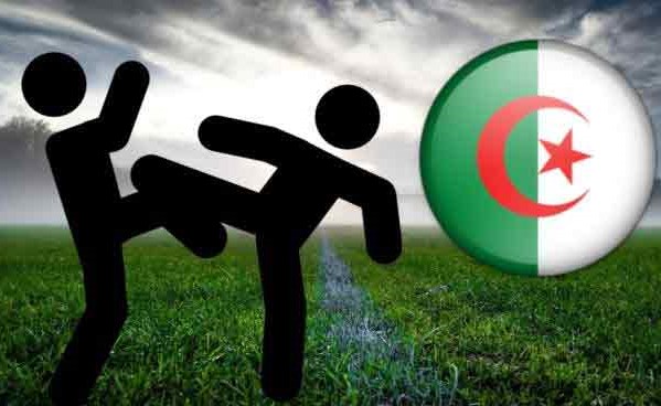 لاعب جزائري يتبادل اللكمات مع زميله تحت أنظار الجماهير