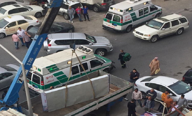 إصابة عاملين آسيويين في حولي ونقلهما إلى المستشفى