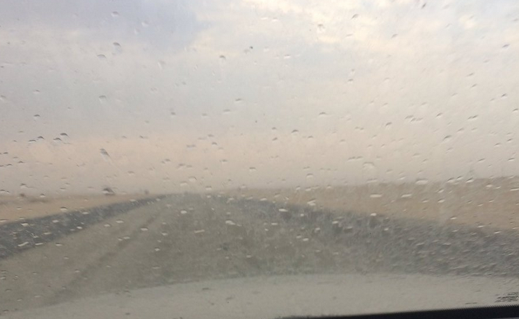 بالفيديو | أمطار غزيرة في الري