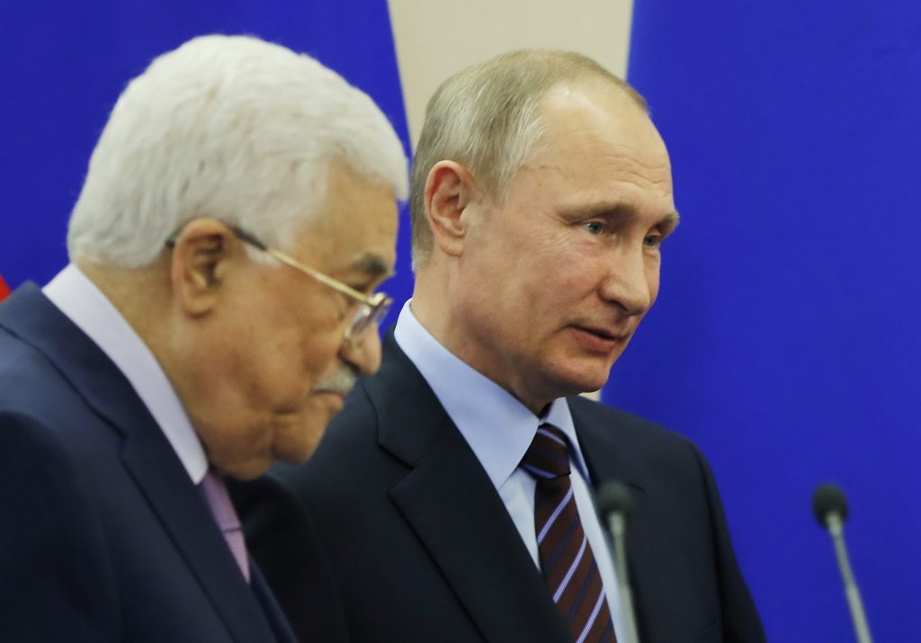 عباس لبوتين: لا يمكن لواشنطن أن تكون الوسيط الوحيد