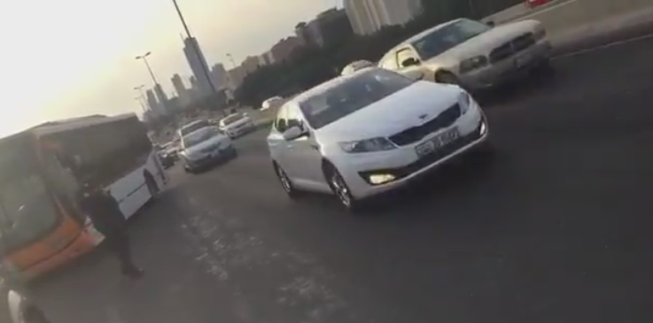بالفيديو | حادث مروري على طريق #الفحيحيل السريع