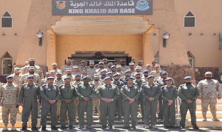 آمر القوة الجوية يزور القوة الكويتية في عملية إعادة الأمل