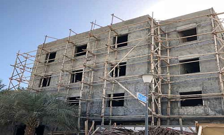 إيقاف بناء عقار وإنذار 90 سيارة في الأحمدي