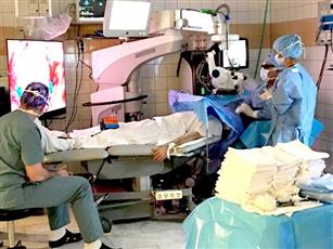 جراح كويتي يجري بنجاح عملية دقيقة على الشبكية لمريض روسي