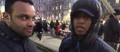 مواطن كويتي يوثق مشاركته في اعتصام ضد زيارة ولي العهد السعودي للعاصمة البريطانية