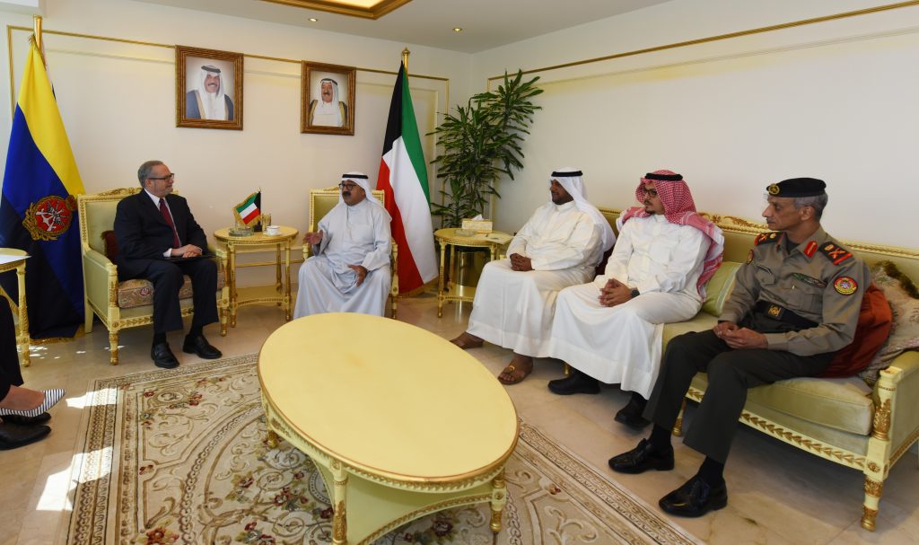 وزير الدفاع يبحث مع سفراء عدد من الدول التعاون المشترك