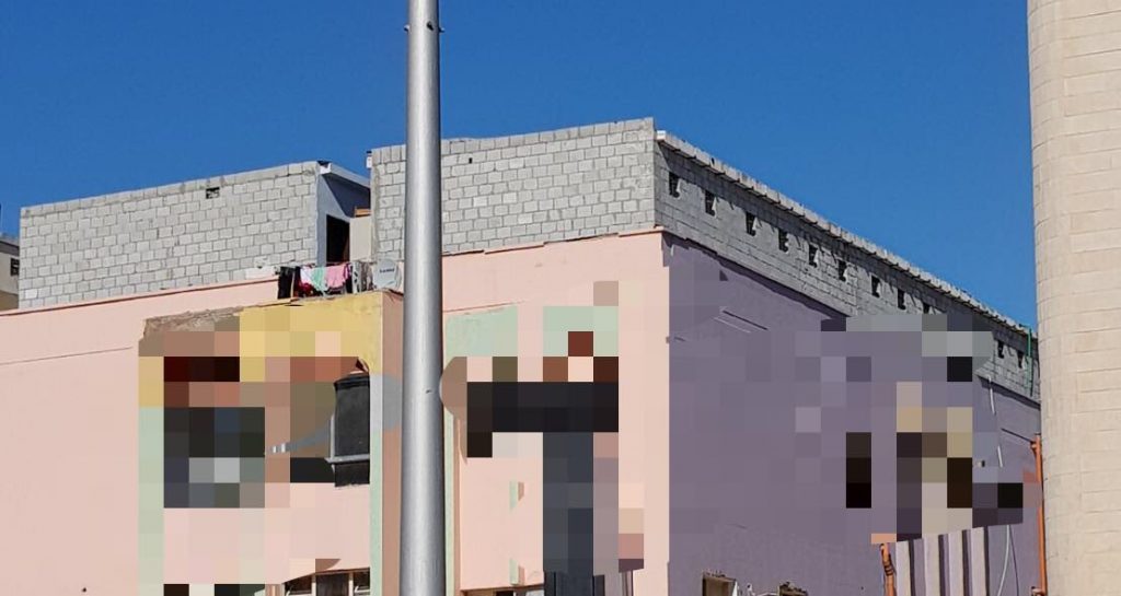 إزالة دور رابع بعقار مخالف بـ #الجابرية